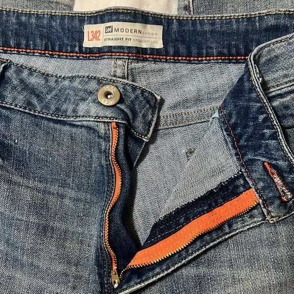 Lee L342 zipped jeans in a size 40x30. Very soft denim. - Picture 2 of 5